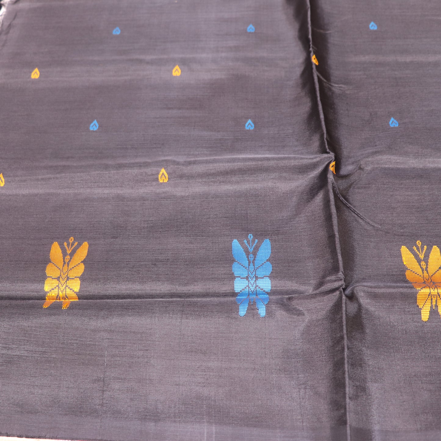 Banana Silk Saree (WITH BOUSE) Black  WIth Cream - Vaishali Silks