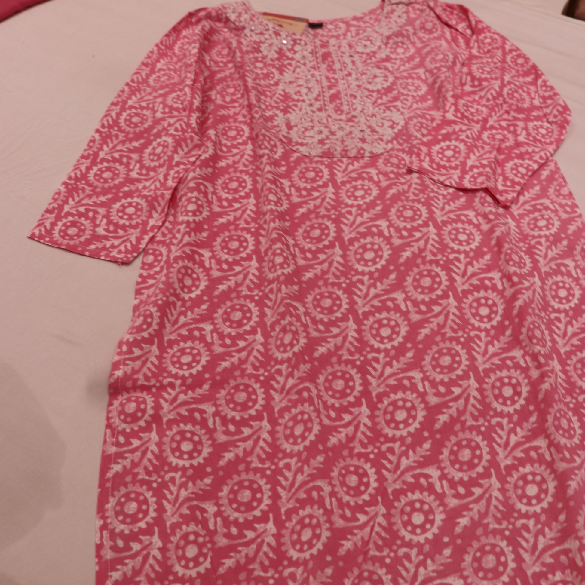 Kurti Set Pink With White Colour - Vaishali Silks