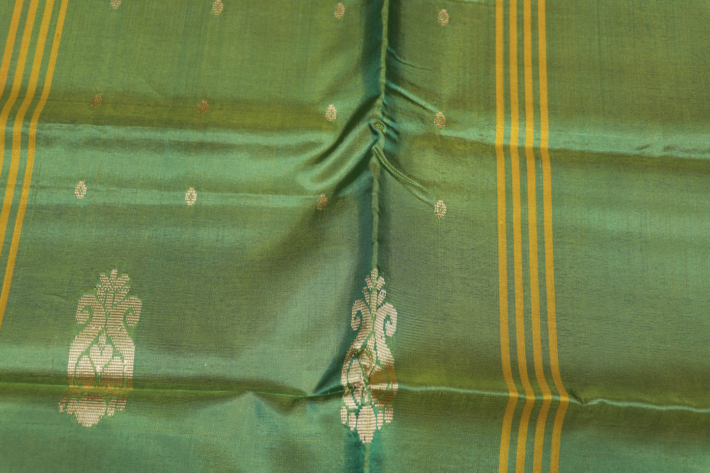 Banana Silk Saree Red with Green  Colour (WITHOUT BLOUSE)