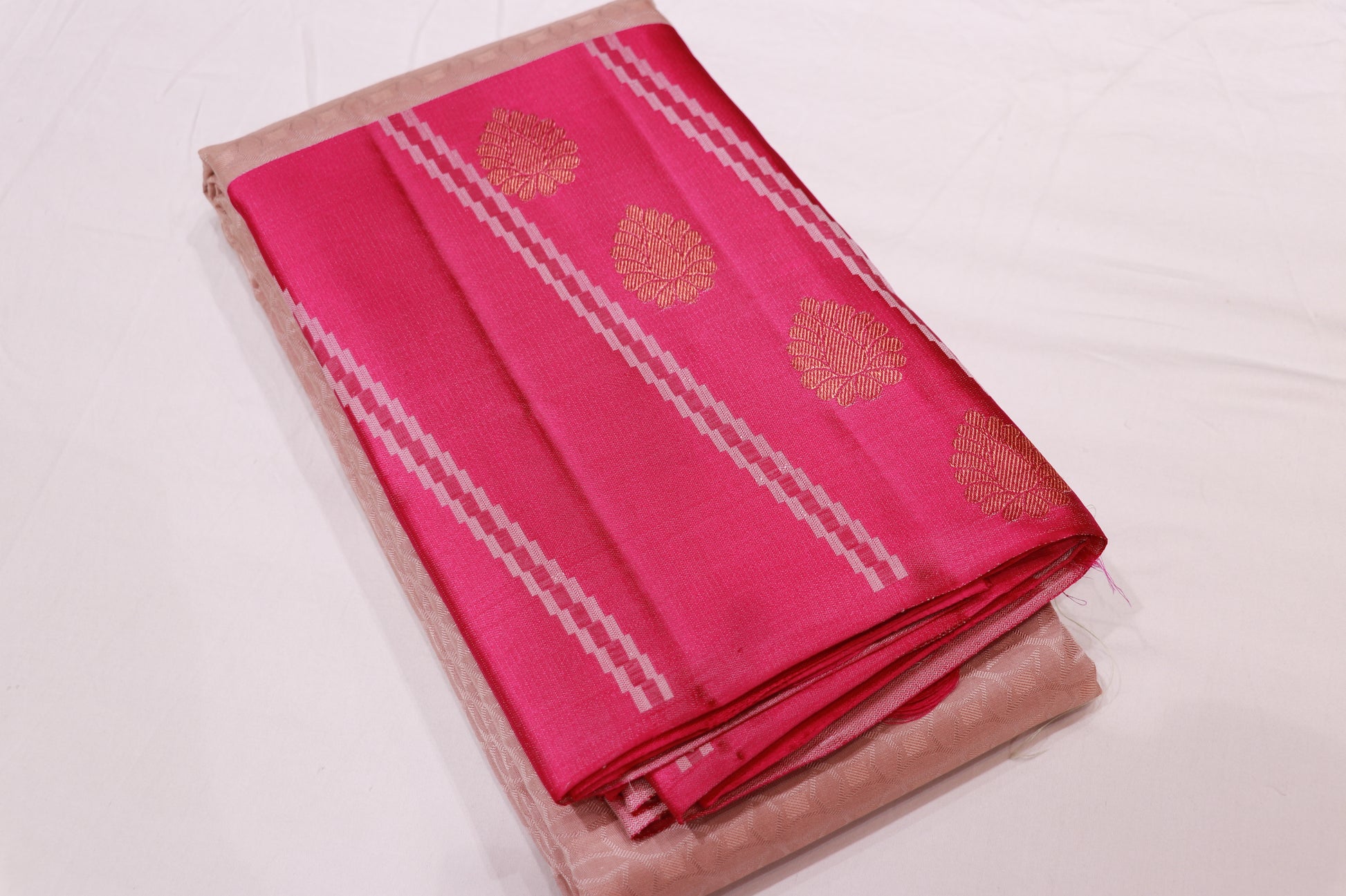 Pure Silk Saree  Cream With  Pink Colour - Vaishali Silks